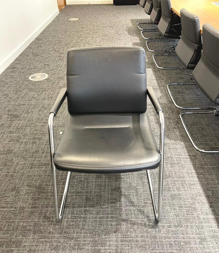 Intersthul Black Leather Meeting Chairs