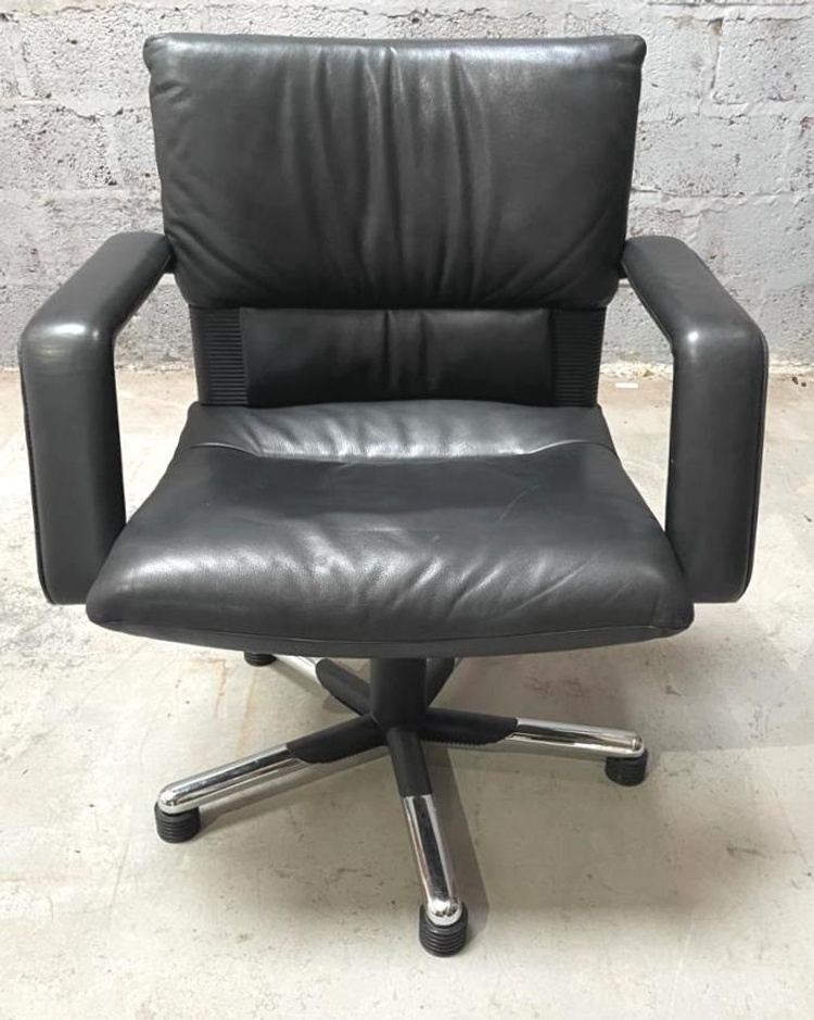 Black Leather Vitra Bellini/imago Meeting Chairs